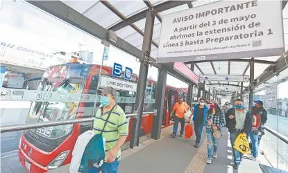  ??  ?? Son 52 estaciones que integran la L5, la segunda más larga, que en operación normal estiman transporta­rá a 210 mil pasajeros diarios.