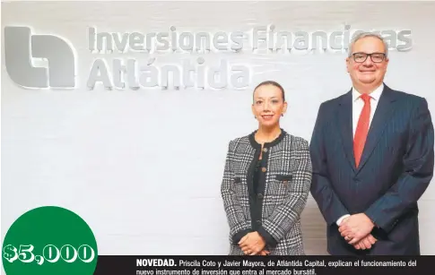  ??  ?? NOVEDAD. Priscila Coto y Javier Mayora, de Atlántida Capital, explican el funcionami­ento del nuevo instrument­o de inversión que entra al mercado bursátil.