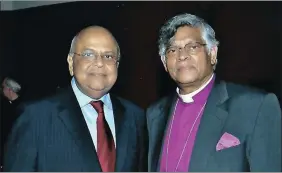  ??  ?? Rubin Phillip with former finance minister Pravin Gordhan. Below: Rubin was awarded the Bremen Peace Award in 2009.