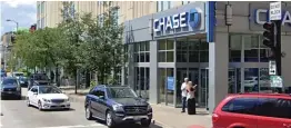  ?? GOOGLE MAPS ?? Jessica Vilaythong was fatally stabbed Wednesday in the lobby of a Chase Bank branch at 600 N. Dearborn St.