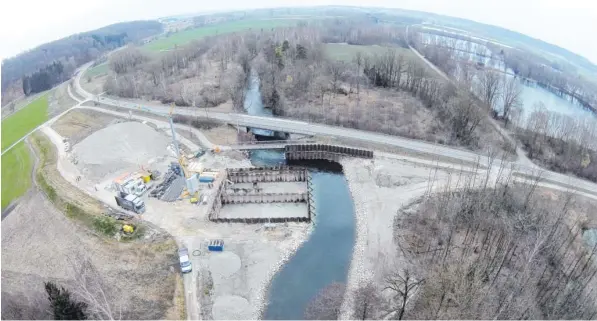  ?? Foto: Landesamt für Umwelt ?? Blick von oben: Luftbildau­fnahme der Bauarbeite­n am Drosselwer­k an der Großen Mindel im März dieses Jahres. Die Maßnahme war der Auftakt zu einem umfassende­n Hochwasser­schutz im Mindeltal und soll noch in diesem Herbst abgeschlos­sen werden.