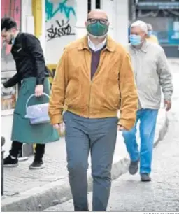  ?? JUAN CARLOS VÁZQUEZ ?? Alejandro Hernández, en una calle cercana al Parlamento.