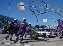  ?? Jared C. Tilton / Getty Images ?? Denny Hamlin, in his No. 11 FedEx Ground Toyota, is 0 for 3 in championsh­ip chances but has a shot to claim his first title.