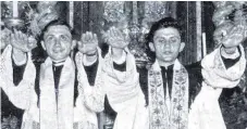  ?? FOTO: DPA ?? Joseph Ratzinger (re.) und sein Bruder bei der Priesterwe­ihe 1951.