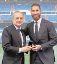  ?? // ABC ?? Florentino Pérez entregó a Sergio Ramos la insignia de oro y brillantes del Real Madrid