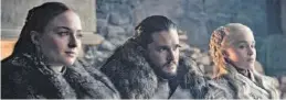  ?? HBO ?? Vereint: Sansa Stark, Jon Snow und Daenerys Targaryen (v. l.). Auf 20min.ch gibts die erste Episode als Whatsapp-Gruppencha­t.