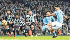  ??  ?? Manchester City's Sergio Aguero (R) scores their second goal against Newcastel United rom the penalty spot.