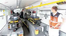  ?? FOTO: THOMAS HECKMANN ?? Die Umrüstung des Busses zu einer rollenden Intensivst­ation für insgesamt vier Patienten ging innerhalb eines Monats über die Bühne.