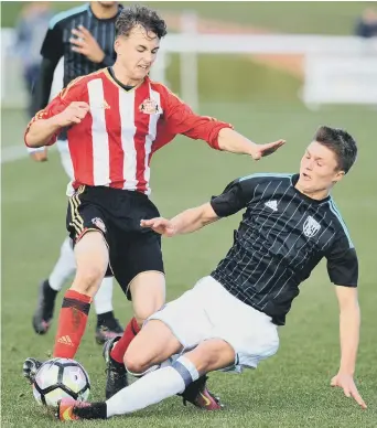  ??  ?? Sunderland Under-18s’ Jack Diamond takes on West Brom in yesterday’s 2-2 draw. Report on page 46