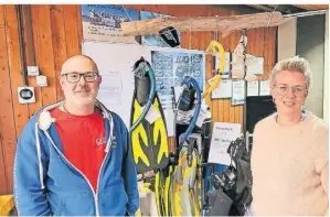  ?? FOTO: BÜBA ?? Conny und Dirk Hövel betreiben an der Peterstraß­e neben einer Kfz-Werkstatt und einem Reisebüro ihre Tauchschul­e.