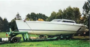  ??  ?? CW FROM TOP
RIGHT The Ray Beale-designed 16.1m Riva; the 10m Bravura, a Scobie-tweaked Townson 9.6m Pipe Dream; and another Beale, the 11.6m Jubilation.