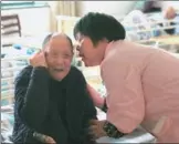  ?? WANG JINGQIANG / XINHUA ?? Nurse Tang Jianhong talks to a patient at an eldercare facility in Jiashan, Zhejiang province, earlier this month.