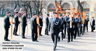  ??  ?? protest privatnih pogrebnika Vojvodine zbog sporne odluke