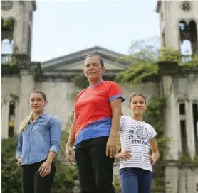  ?? ALBERT MARÍN ?? Las atletas Andrea y Noelia Vargas (izquierda y derecha) son entrenadas por su madre, Dixiana Mena.
