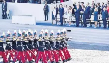  ??  ?? Se realizó ayer el tradiciona­l desfile militar por el Día de la Bastilla.