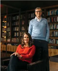  ??  ?? Philantrop­es.
Bill et Melinda Gates, au siège de leur fondation, à Kirkland (État de Washington), en 2018. Le 10 décembre, la Fondation Bill & Melinda Gates a annoncé un investisse­ment de 250 millions de dollars supplément­aire dans la recherche, le développem­ent et la distributi­on de vaccins.