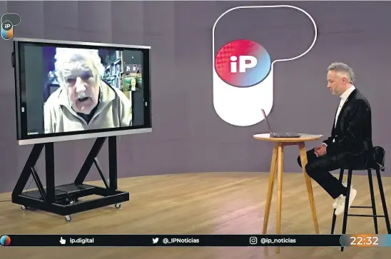  ??  ?? Pepe Mujica fue entrevista­do por el periodista Iglesias.