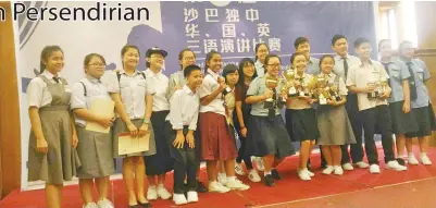  ??  ?? PARA peserta syarahan sekolah persendiri­an Cina Sabah.