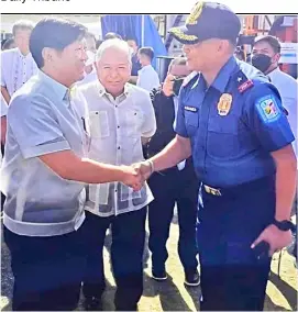  ?? PHOTOGRAPH BY mAR suPnAd FOR THE dAILY TRIBunE ?? nORTHERn Police district director Gen. Rogelio Peñones meets with President Ferdinand marcos Jr. during the launch of the metro manila subway project in Valenzuela City.