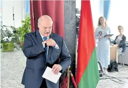  ?? Reuters ?? Lukashenko, ayer, antes de votar en Minsk