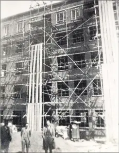  ?? ?? What is now known as Becket House in New Dover Road, Canterbury, under constructi­on 88 years ago