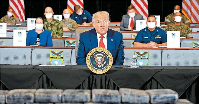  ?? AFP ?? El presidente estadunide­nse habló sobre el tráfico de drogas en Sudamérica en una visita al Comando Sur, en Miami, Florida.