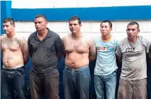  ??  ?? Criminales. La policía sospecha que el grupo de pandillero­s iba a cometer algún crimen en la zona rural de Sonsonate.