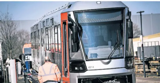  ?? FOTO: ANDREAS BRETZ ?? Die Rheinbahn stellte in diesem Jahr ihre neuen Wagen vor. Diese Bahnen brauchen noch einen Fahrer.