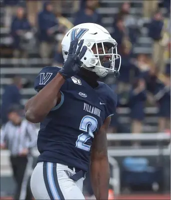  ?? PETE BANNAN - MEDIANEWS GROUP ?? Villanova’s Changa Hodge celebrates his fourth touchdown reception in last week’s 5533victor­y over rival Delaware at Villanova Stadium.