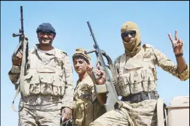  ?? AFP ?? Armed Yemeni tribesmen flash the victory sign as they hold a position west of Marib City against Huthi rebels.