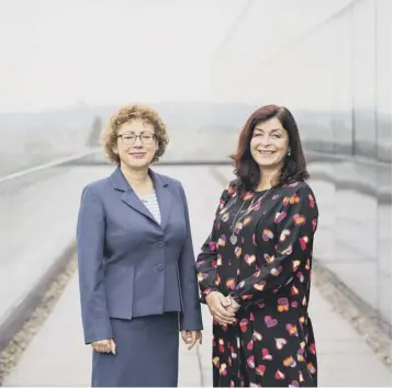  ??  ?? Mary Jane Brouwers, left, of LINC Scotland and the SIB along with WES chair Lynne Cadenhead