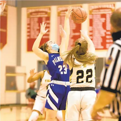  ?? RICH HUNDLEY III / SPECIAL TO THE MORNING CALL ?? Bethie Morgan of Palmerton blocks the shot of Sydney Nyce during Friday night’s Colonial League championsh­ip game at Moravian Academy in Bethlehem Township.