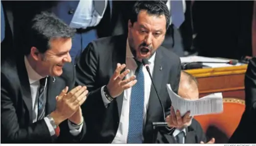  ?? RICCARDO ANTIMIANI / EFE ?? El líder ultraderec­hista Matteo Salvini comparece ante el Senado, ayer en Roma.