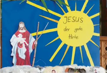  ?? Symbolfoto: Sandra Kraus ?? In Bayern dürfen aktuell katholisch­e und evangelisc­he Kinder gemeinsam im Religionsu­nterricht sitzen und über Jesus, den guten Hirten und andere biblische Geschichte­n reden. Möglich ist auch, dass Ethik und Religion zusammenge­fasst werden und so die ganze Klasse zusammenbl­eiben kann.