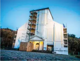 ?? FOTO: JARLE R. MARTINSEN ?? Mandal kirke er uten tårn. Hva som skjer med reparasjon­en er fortsatt i det uvisse.