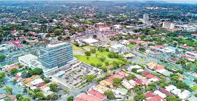  ??  ?? PANORÁMICA. Vista aérea de Managua, donde Banco Atlántida ya tiene dos sucursales.
