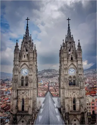  ??  ?? Basilica del Voto Nacional, Quito, Ecuador. Foto: Luz Gil. Tomada de www.trover.com