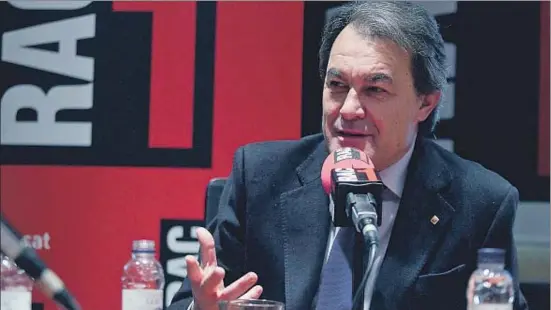  ?? XAVIER GÓMEZ ?? Artur Mas, líder de CDC, fue entrevista­do ayer en RAC1 después de dejar hace un mes la presidenci­a de la Generalita­t