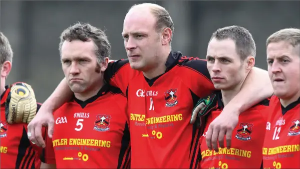  ?? Photo: Dave Barrett ?? Don Jackman (11) surrounded by his Coolkenno team-mates ahead of the 2013 IFC final in Aughrim.