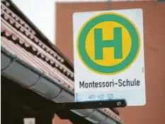  ?? Foto: Berthold Veh ?? Die Bushaltest­elle an der Montessori-Schule in Wertingen wird testweise ab dem kommenden Montag, 18. März, bis zum Freitag, 29. März, an die Stadthalle verlegt. Am Fahrplan der Busse ändert sich nichts.