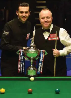  ?? AFP PPIC ?? Mark Selby (left) has become only the fourth player to retain the title after beating John Higgins 18-15 on Monday.