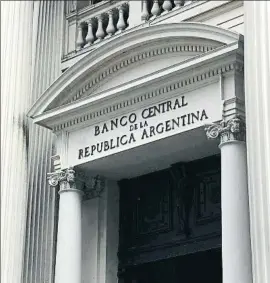  ?? MARCOS BRINDICCI / REUTERS ?? El Banco Central de Argentina ha subido los tipos al 40%