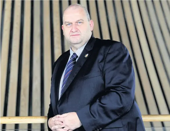  ??  ?? > Carl Sargeant apparently took his own life after being removed from his Cabinet post by First Minister Carwyn Jones