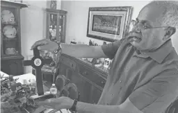  ?? GIOVANNA DELL’ORTO/AP ?? Bob Guerra, a Catholic deacon, holds a crucifix he got to commemorat­e the visit of Pope Francis to the border at his El Paso, Texas, home.