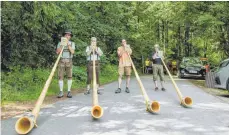  ?? FOTO: ORESTE SANNINO ?? Mit dem Alphorn weihten die Biker die neue Strecke ein.