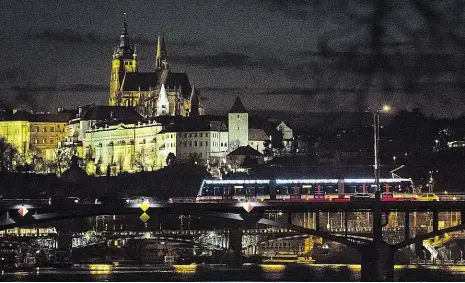  ?? Foto: Yan Renelt, MAFRA ?? Změny Městská hromadná doprava v Praze bude o Vánocích a na Silvestra jezdit podle upravených jízdních řádů.