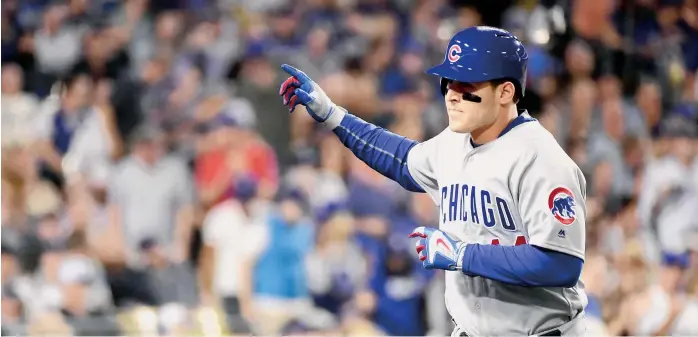  ?? GETTY IMAGES ?? Anthony Rizzo tras conectar su jonrón en el juego 4, el cual marcó su despertar tras haberse ido 2 de 28 en esta postempora­da y dio aire fresco a los Cubs.