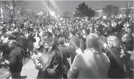  ?? LUKE BROADWATER/BALTIMORE SUN ?? A large crowd turned out to honor Alex Wroblewski with a candleligh­t vigil in Locust Point on Saturday.