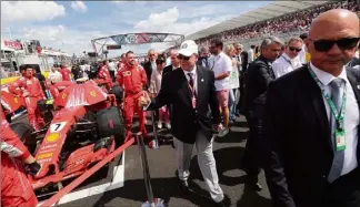  ??  ?? Le prince Albert de Monaco a rajouté une touche conte de fée au Grand Prix.