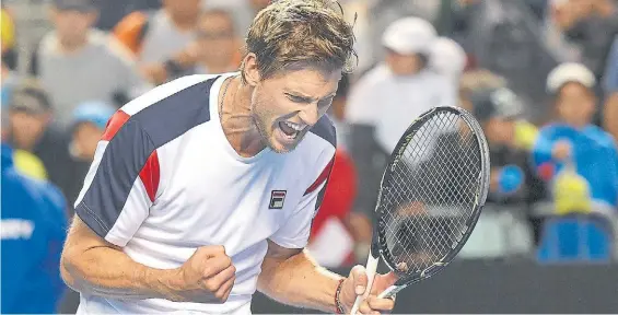  ?? EFE ?? Ganador. El italiano Andreas Seppi acaba de ganarle al excéntrico Nick Kyrgios en el Abierto de Australia. Bajó al local y lo festejó así.